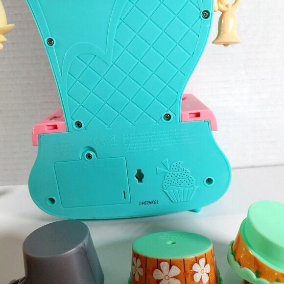 Disney Junior Alice’s Wonderland Bakery Alice & Magical Oven Playset Incomplete - Picture 3 of 3